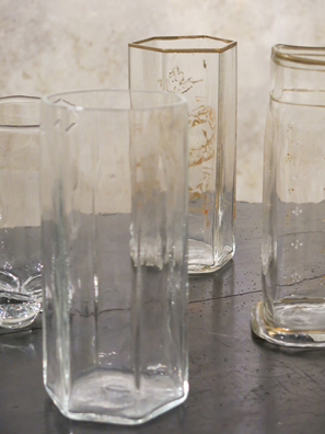 PRETTY PRETTY PLEASE<br />
2011 Ongoing<br />
Relic Detail<br />
Table: 4 of 10 Hand-Blown Vases Made to Hold the 16 Flower Bouquets Arrangements Used to Replicate Each of the Last 16 Edouard Manet Painted Before Dying Displayed on a 19th Century Portuguese Table<br />
Variable Dimensions<br />