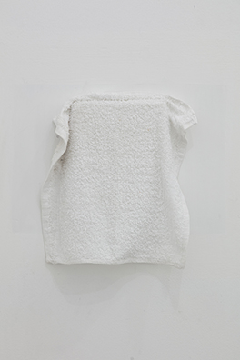 OUT, OUT DAMN SPOT –MACBETH, SHAKESPEARE<br />
1992 Ongoing<br />
Happening: Professional Waiter Serving 300 Warm Towels to Viewers, Who Enjoyed, Used, and Discarded Towels<br />
Variable Dimensions