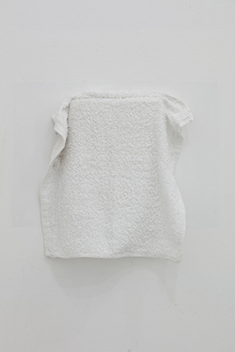 OUT, OUT DAMN SPOT –MACBETH, SHAKESPEARE<br />
1992 Ongoing<br />
Happening: Professional Waiter Serving 300 Warm Towels to Viewers, Who Enjoyed, Used, and Discarded Towels<br />
Variable Dimensions