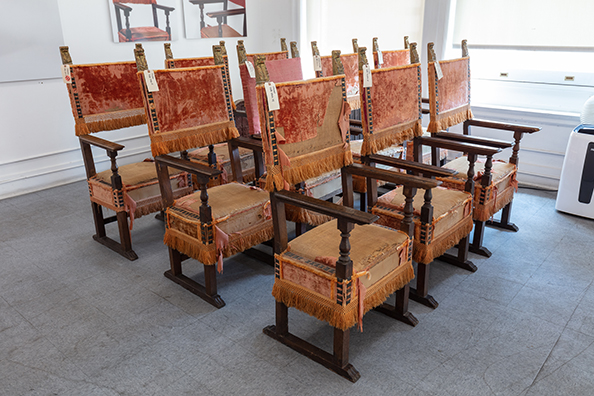 PRAY FOR ME –POPE FRANCIS I<br />
2014 Ongoing<br />
C-Prints of 17th Century Monk Chairs Positioned to Replicate One of 10 Painted Portraits of Popes and Reproduced to the Exact Dimensions of Each Cited Painting<br />
Variable Dimensions