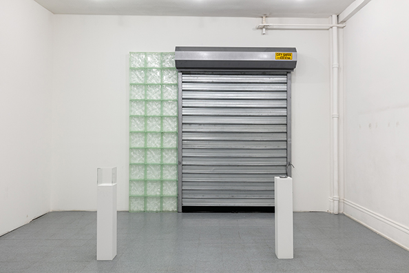 CITY GATES<br />
1989/1990<br />
Room Installation of Security/Insecure, Security Secure, and Security/Kiosk<br />
Variable Dimensions
